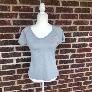 Ladies The North Face Gray Short Sleeve Athletic Top Size Small